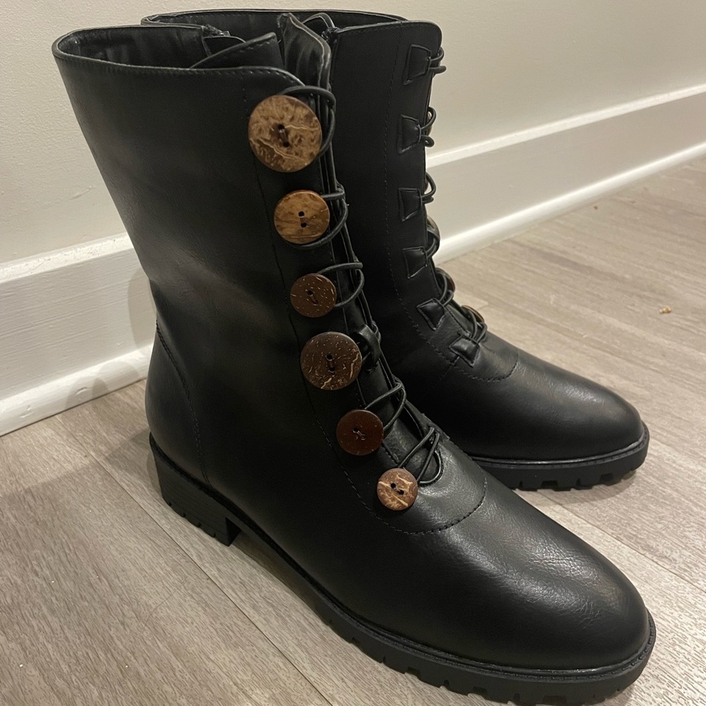 BRAND NEW Charming Lady Winter Booties w/Buttons (Size 10)